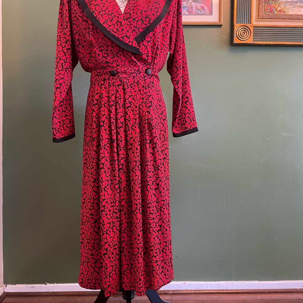 VINTAGE 1980’s Red and Black Floral Long Dress, long sleeve size MEDIUM